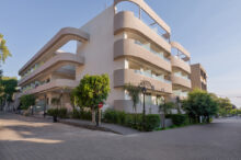 Zorbas Lifestyle Hotel στη Γεωργιούπολη – Ένα boutique ξενοδοχείο με Art Deco σχεδιασμό από την Artdeco design construction. Δωμάτια με μπαλκόνι & Jacuzzi, πισίνα, spa και τοπικές γεύσεις, μόλις λίγα μέτρα από την παραλία.